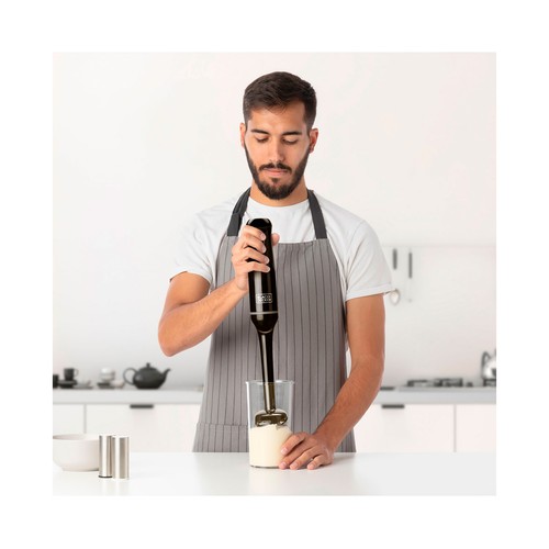 Batidora de mano con brazo de acero inoxidable BLACK + DECKER BXHB501E, 500W,  1 nivel de potencia, incluye vaso medidor.
