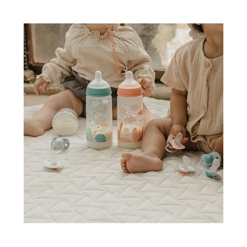 SUAVINEX Biberón de 270 ml., con tetina fisiológica SX Pro de flujo medio, a partir de 3 meses.