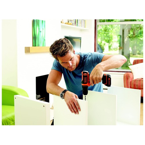 Taladro atornillador a batería, 2 baterías de litio 10.8V,  BLACK + DECKER BDCDD12KB-QW.