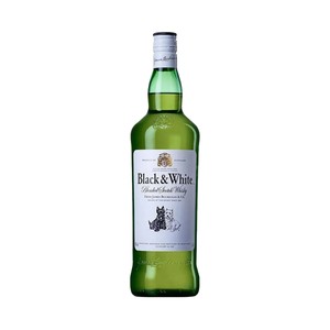 BLACK & WHITE Whisky blended destilado, mezclado y embotellado en Escocia botella 70 cl.