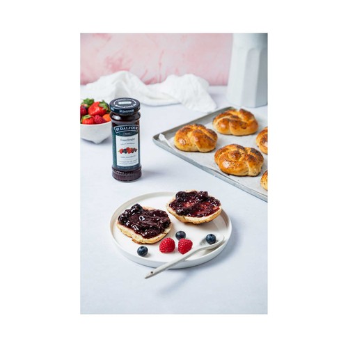 ST.DALFOUR Mermelada de cuatro frutas (Frambuesas, Cerezas Negras, Fresas y Moras) 284 g.