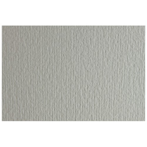 Cartulina con 2 texturas, una lisa y otra rugosa, color sólido gris, tamaño 50x70cm, SADIPAL.