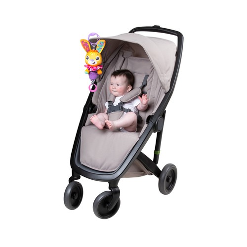 Conejito Betsy musical colgante para cochecito PLAYGRO.