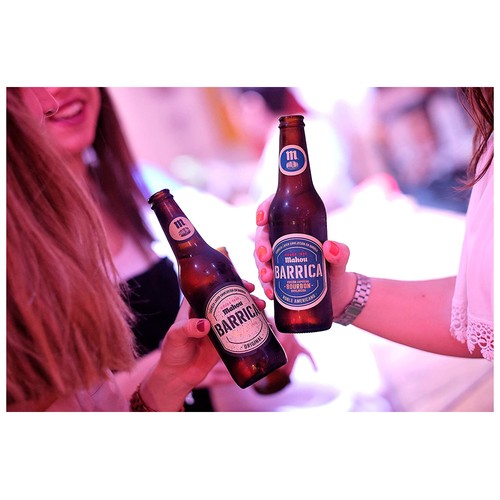 MAHOU BARRICA Cerveza rubia envejecida en barrica, bourbon botella 33 cl.