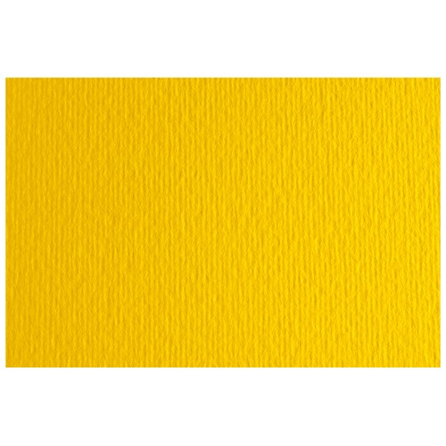 Cartulina con 2 texturas, una lisa y otra rugosa, color sólido amarillo intenso, tamaño 50x70cm, SADIPAL.