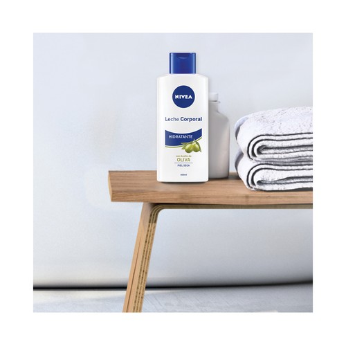 NIVEA Leche corporal hidratante con aceite de oliva para pieles secas 400 ml.