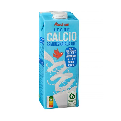 AUCHAN Leche semidesnatada de vaca enriquecida con calcio y vitaminas A, D y E 1 l Producto Alcampo.
