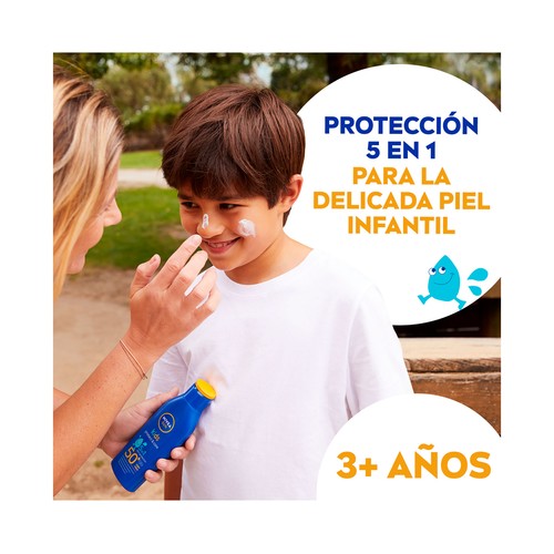 NIVEA Caja con productos para tomar el sol.