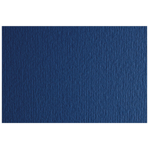 Cartulina con 2 texturas, una lisa y otra rugosa, color sólido azul marino, tamaño 50x70cm, SADIPAL.