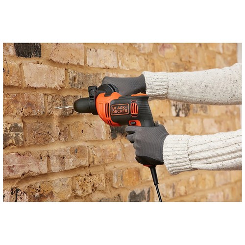 Taladro percutor 710W, portabrocas 13mm, BLACK + DECKER BEH710K, Incluye 4 brocas y maletín.