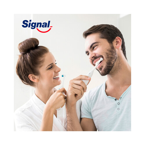 SIGNAL Integral 8 Pasta de dientes para un cuidado bucal integral y una limpieza intensa 3 x 75 ml.