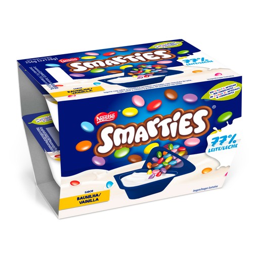 NESTLÉ Yogur de vainilla con grageas de chocolate con leche Smarties mix-in 2 x 128 g.