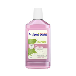 Imagen de VADEMECUM Enjuague bucal sin alcohol, con camomila y esencia de menta VADEMECUM 700 ml.