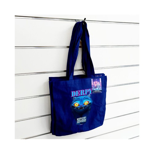 K-POP Totebag azul marino,  Demon Hunters Derpy. PYRAMID POSTERS.