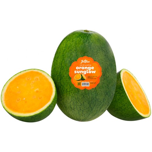 Sandía de carne naranja al peso.