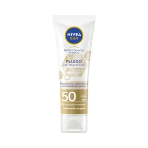 NIVEA Sun Protector solar facial con acción antimanchas y FPS 50 (muy alto) luminous 630 40 ml.