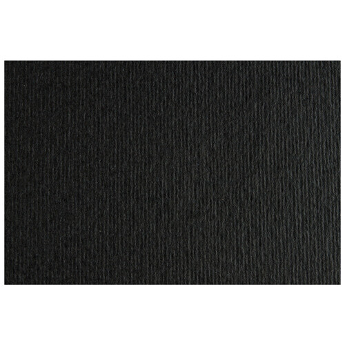 Cartulina con 2 texturas, una lisa y otra rugosa, color sólido negro, tamaño 50x70cm, SADIPAL.