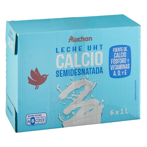 AUCHAN Leche semidesnatada de vaca, enriquecida con calcio 6 x 1 l Producto Alcampo.