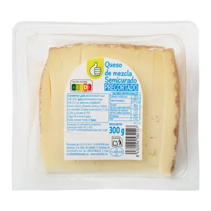 PRODUCTO ECONÓMICO ALCAMPO Queso mezcla semicurado precortado PRODUCTO ECONÓMICO ALCAMPO YA CORTADO 300 g.