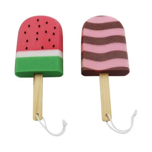 TOP GIRL Esponja de baño con la forma de un refrescante polo TOP GIRL.