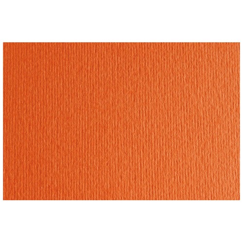 Cartulina con 2 texturas, una lisa y otra rugosa, color sólido naranja, tamaño 50x70cm, SADIPAL.