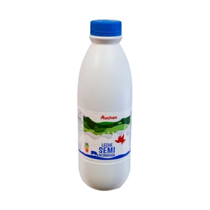 AUCHAN Leche de vaca semidesnatada 1,5 l Producto Alcampo.