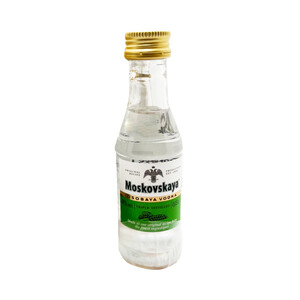 Imagen de MOSKOVSKAYA Vodka blanco de triple destilación botella de 5 cl.