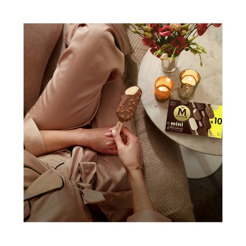MAGNUM Helado de vainilla con coberturas de diferentes chocolates mini de frigo 10 x 60 ml.