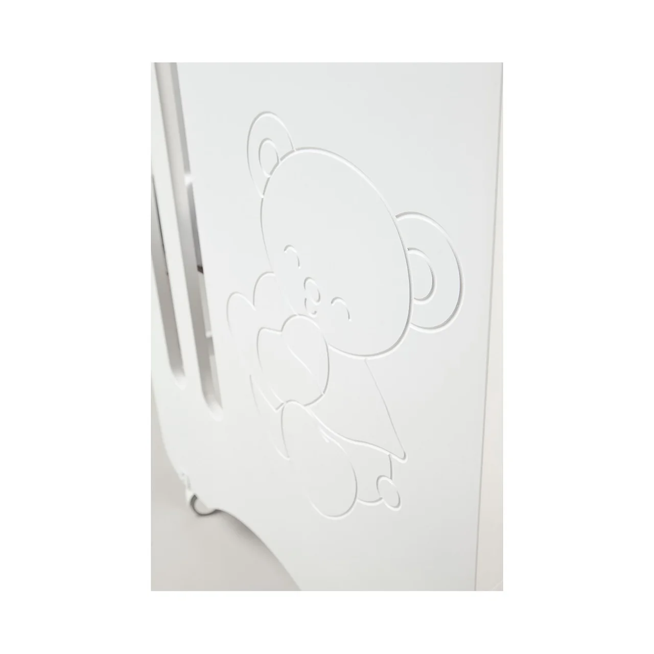 Cuna de madera de haya, 124x93x63cm, barandilla abatible, 4 ruedas, INTERBABY LOVELY PREMIUM, color blanco.