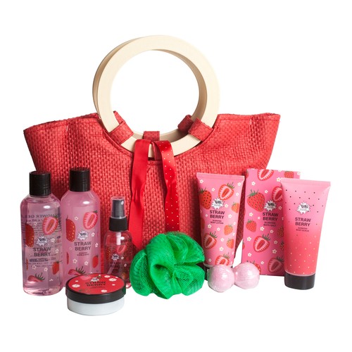 GIRL POWER Bolso de rafia rosa con productos para el cuidado y la higiene personal.