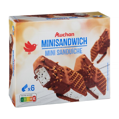 AUCHAN Mini sándwich helado sabor a nata y galletas con recubrimiento de cacao, con trocitos de chocolate negro, avellana tostada y galletas 6 x 85 ml Producto Alcampo.