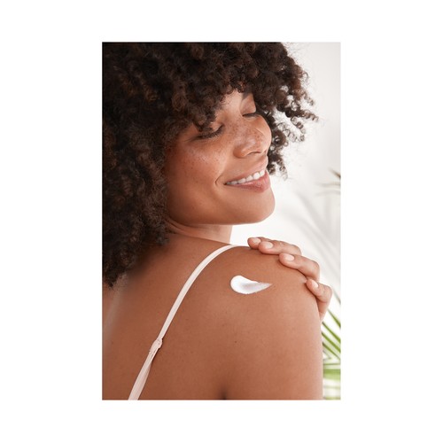 NIVEA Leche corporal hidratante con aceite de oliva para pieles secas 400 ml.