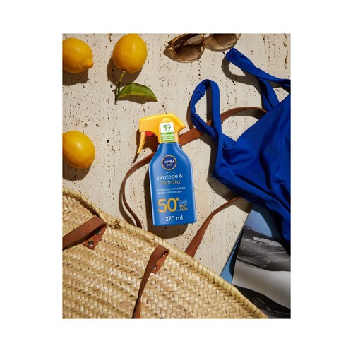 NIVEA Sun Protector solar en spray con acción protectora e hidratante y factor protección 50+ (muy alto) protege & hidrata 270 ml.