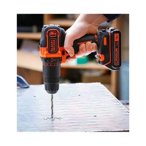 Kit taladro percutor a batería BLACK + DECKER.