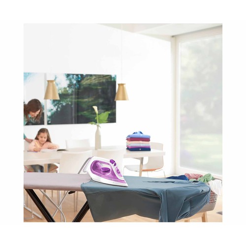 Plancha de vapor BRAUN SI3030PU, suela 3D Superceramic, potencia 2300W.
