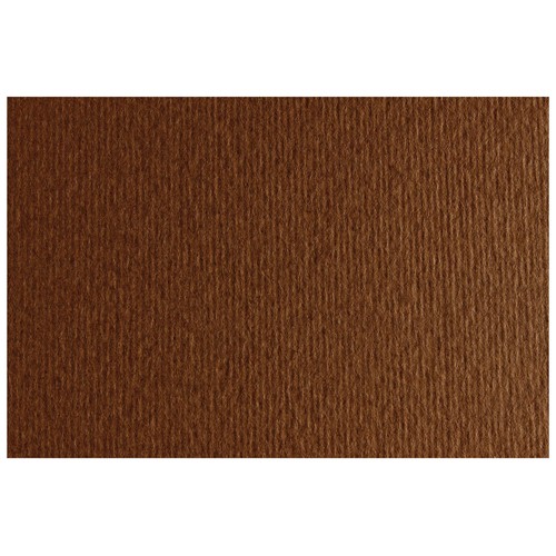 Cartulina con 2 texturas, una lisa y otra rugosa, color sólido marrón, tamaño 50x70cm, SADIPAL.