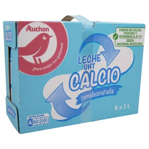 AUCHAN Leche semidesnatada de vaca, enriquecida con calcio 6 x 1 l. Producto Alcampo