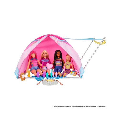 BARBIE Cosa de dos Malibu y Brooklyn con carpa de camping Dos muñecas con tienda de campaña y 20 accesorios, MATTEL HGC18.