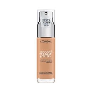 L"ORÉAL PARIS Accord parfait FDT Tono 4.5 Base maquillaje con textura fundente y sin efecto máscara.