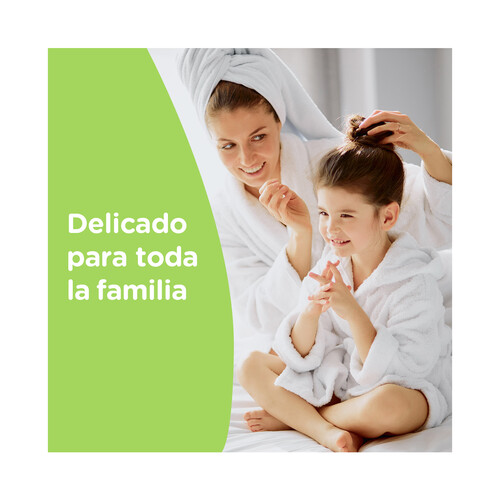 JOHNSON'S Champú de uso diario con Camomila, ideal para toda la familia JOHNSON'S 750 ml.