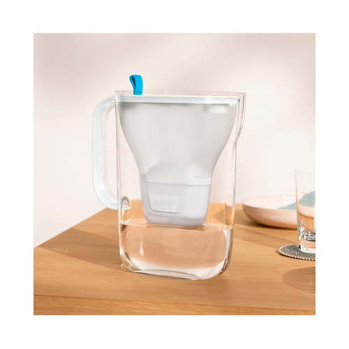 BRITA Jarra con filtro de agua Style azul (2,4 l) incl. 1x cartucho MAXTRA PRO All-in-1: jarra de diseño apta para frigorífico con Smart LED- y tapa abatible.