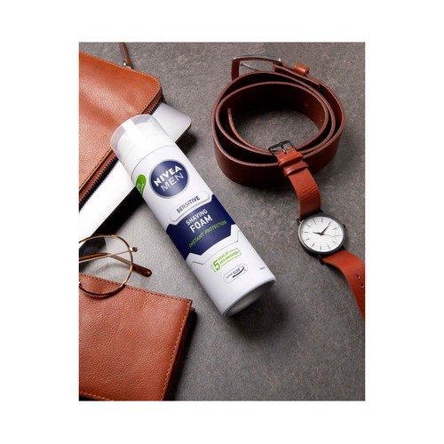 NIVEA Men sensitive Espuma de afeitar sin alcohol, para pieles sensibles 200 ml.