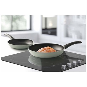 Imagen de Set de 2 sartenes aluminio antiadherente 22 y 26cm, color verde, apta para vitrocerámicas, Pearl PENGO.