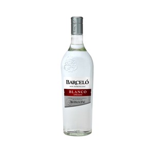 Ron blanco añejado, producido en República Dominicana botella de 75 cl.