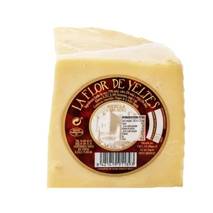 LA FLOR DE YELTES Queso mezcla semicurado, cuña.