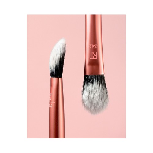 REAL TECHNIQUES Brocha para aplicar maquillaje corrector y conseguir un acabado uniforme.