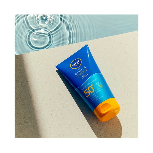 NIVEA Protector solar resistente al sudor con FPS 50+ (muy alto) NIVEA Sun protege & hidrata ultra 150 ml.
