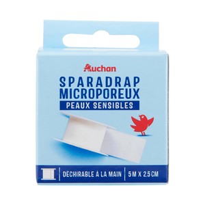 PRODUCTO ALCAMPO Esparadrapo microporoso de 5 m x 2.5 cm, ideal para pieles sensibles.