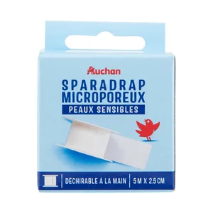 PRODUCTO ALCAMPO Esparadrapo microporoso de 5 m x 2.5 cm, ideal para pieles sensibles.