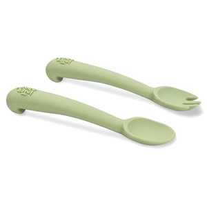 Cuchara tenedor de silicona, color verde.